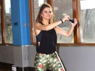 Maria Menounos pracuje nad ciałem w siłowni